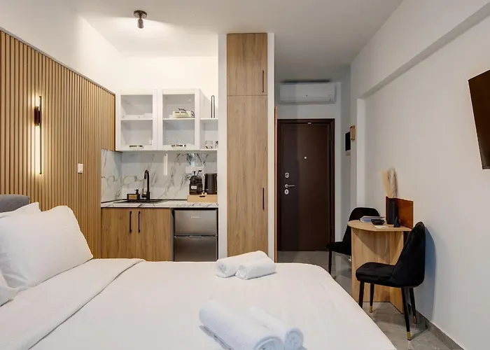 Rooftop Mini Suite #1 -Roof Deck-Luggage Storage